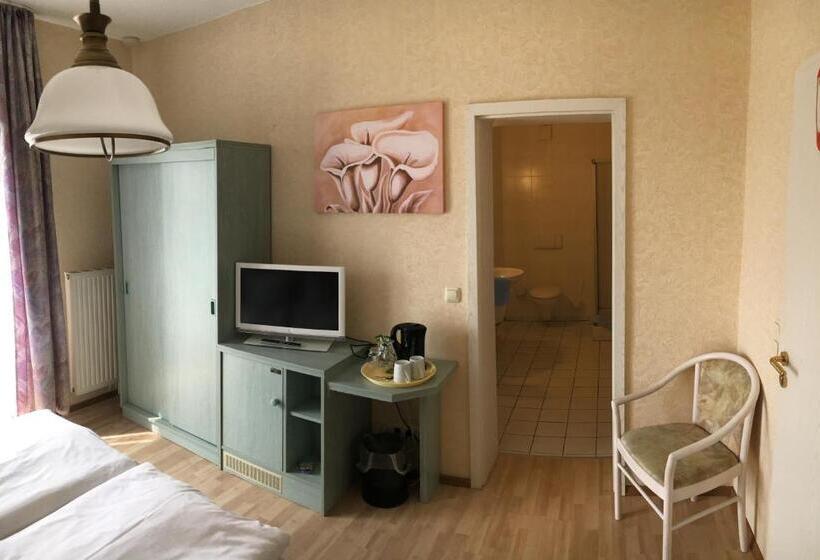 Номер Стандарт Вид на Сад, Kastanienhof Hotel Garni