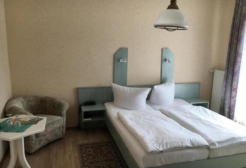 标准房带园景, Kastanienhof Hotel Garni