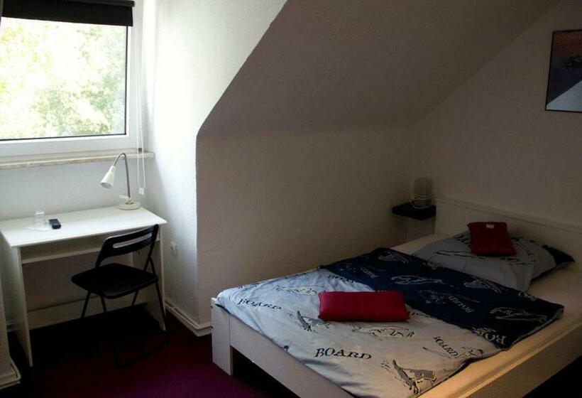 اتاق استاندارد یک نفره, Hoffmann