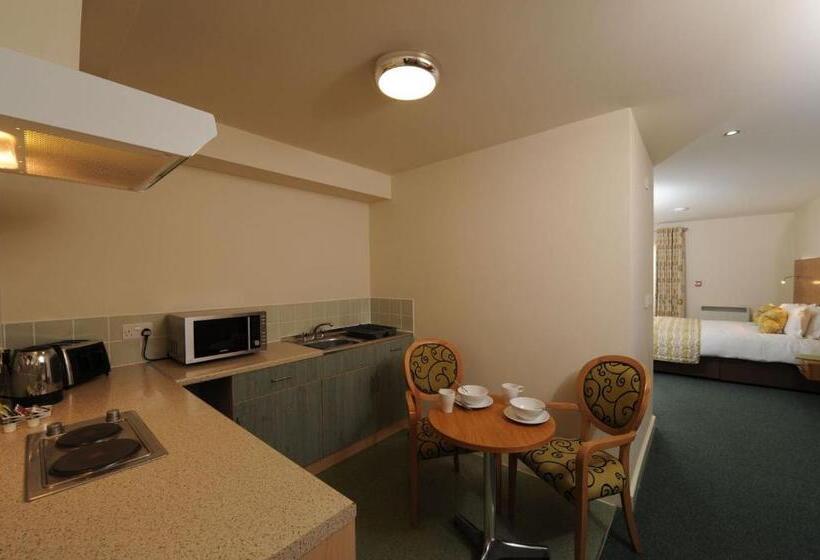 جناح جونيور, Croyde Bay Hotel Or Self Catering