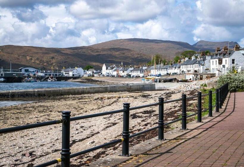غرفة قياسية ثلاثية, Ullapool Youth Hostel