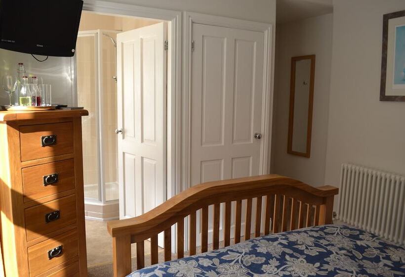 غرفة قياسية مطلّة علي الحديقة, Coedyfron