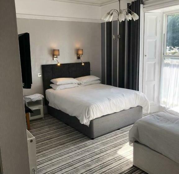 غرفة ديلوكس, The Lowenac