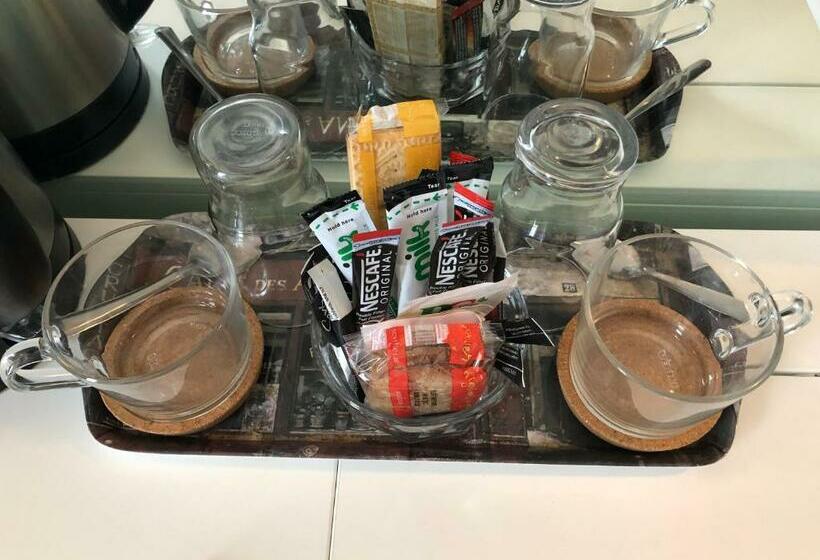 غرفة ديلوكس, The Lowenac