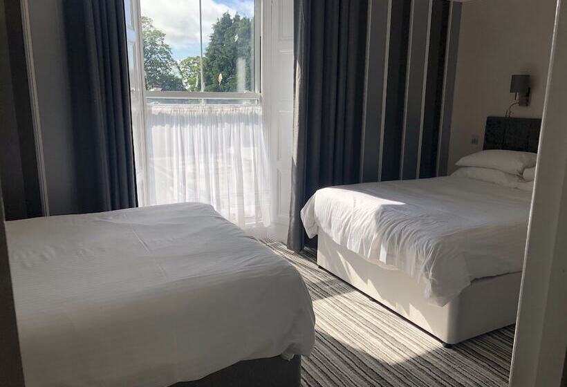 غرفة سوبيريور, The Lowenac