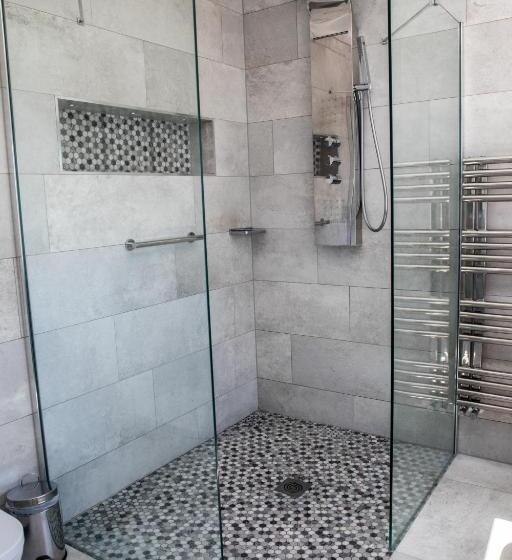 オーシャンビューデラックススイート, The Pines