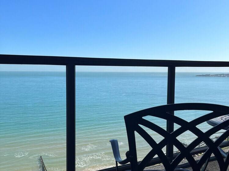 オーシャンビュースタンダードルームバルコニー付き, The Pines