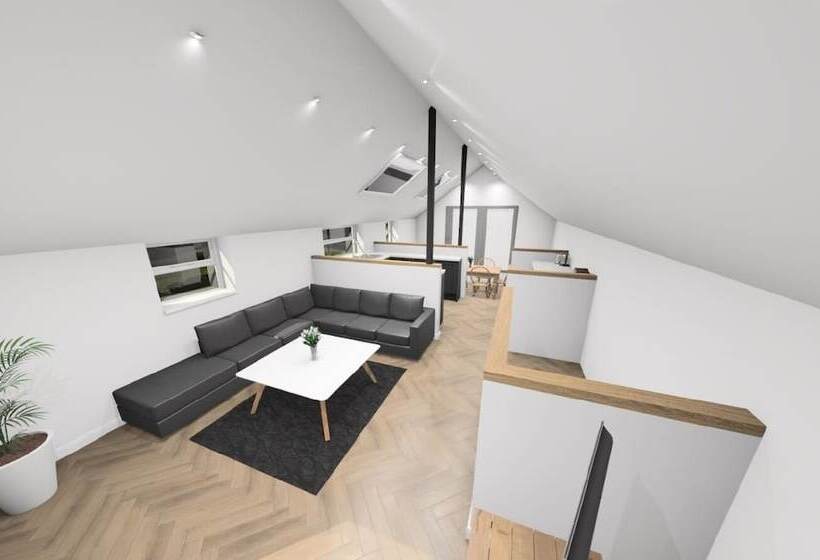 １ベッドルームハウス, The Pines