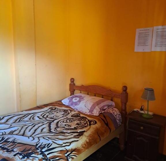 חדר סטנדרד יחיד חדר אמבטיה משותף, Carnavalito Hostel Tilcara