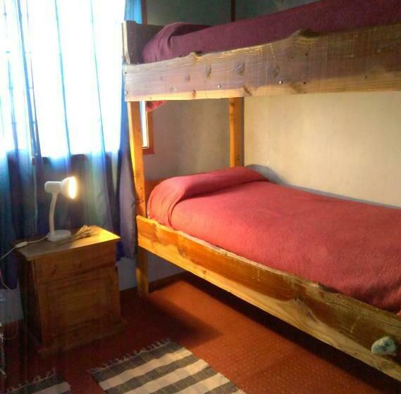 Четырехместный номер эконом класса с общей ванной комнатой, Piuke Mapu Patagonia Hostel