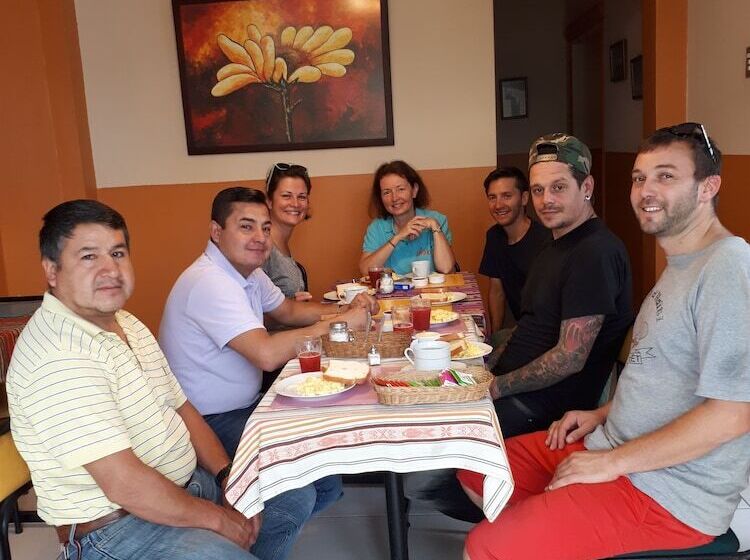 تختخواب در اتاق مشترک, Dreamkapture Hostel Close To The Airport And Bus Terminal