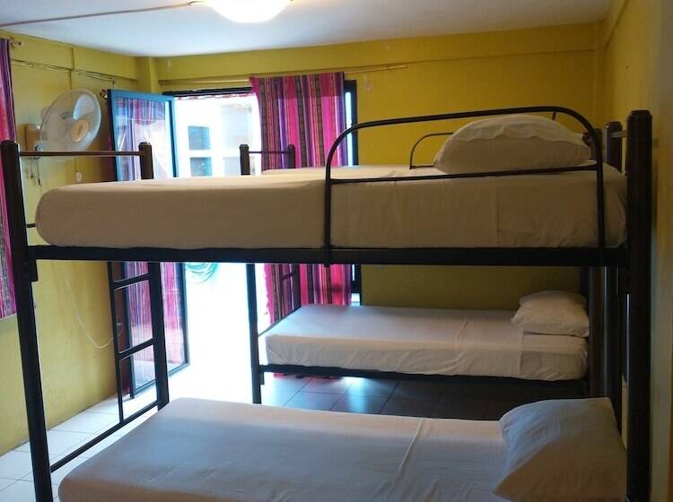 تختخواب در اتاق مشترک, Dreamkapture Hostel Close To The Airport And Bus Terminal