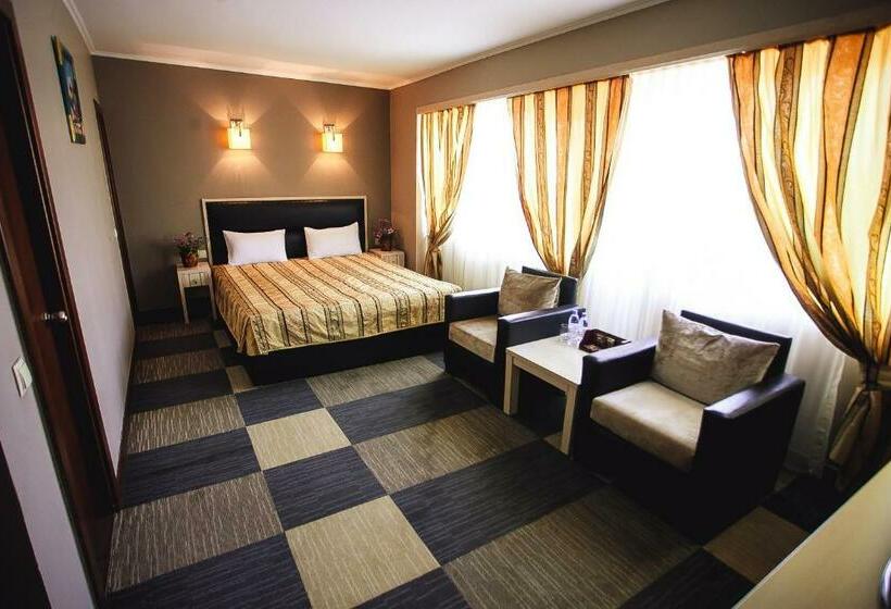 سوییت جونیور, Aktau