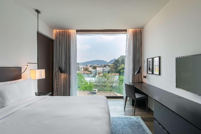 Номер Deluxe Кровать Кинг, Hilton Lake Como