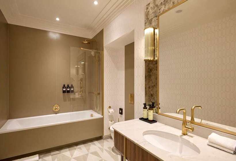 Номер Deluxe Кровать Кинг, Hilton Lake Como
