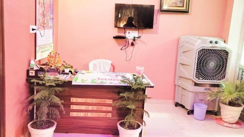 Трехместный Номер Классика, Oyo Hotel Mid Town