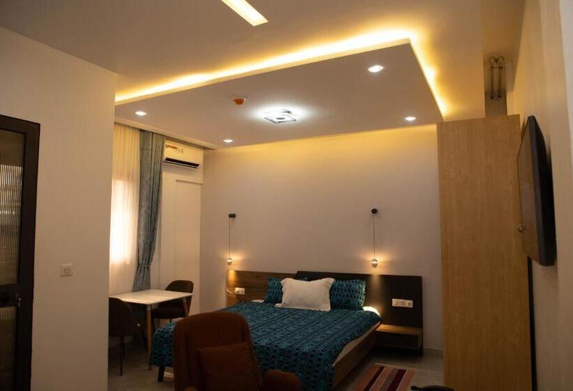 استودیوی استاندارد, Complexe Immobilier Le Silence Cis