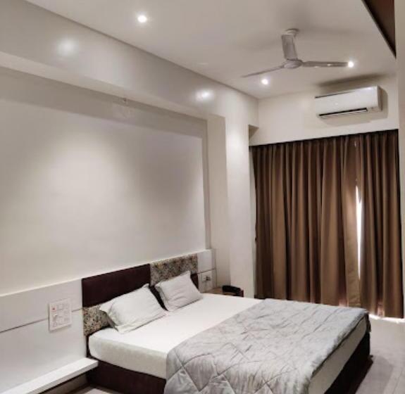 Люкс, Royal Rasraj , Dhule