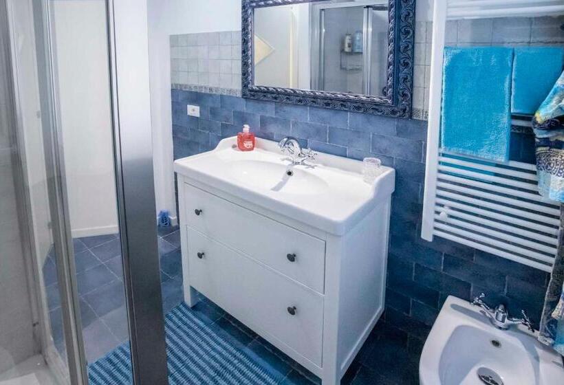 اتاق استاندارد سه نفره, Lillac Cottage