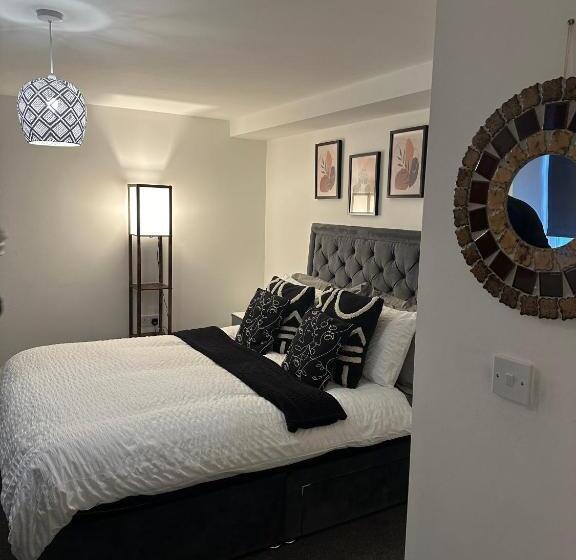 Апартаменты 1 Спальня, Beautiful Basement Apartment