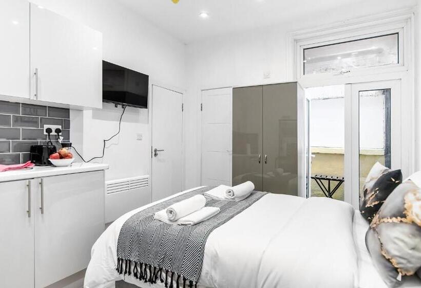 חדר סטודיו סטנדרד, Modern Studio Room By Livestay Short Lets & Serviced Accommodation London