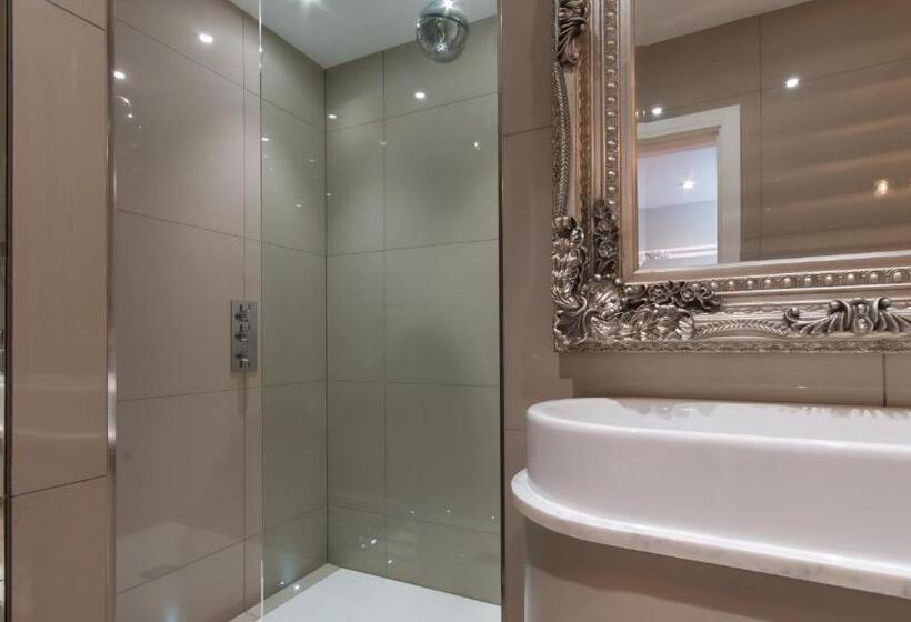 Номер Economy, Rooms At Number One