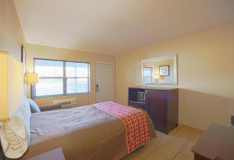장애인을 위한 더블 침대 스탠다드 룸, Budget Motel  Titusville