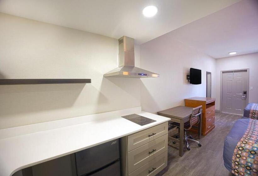 Номер Стандарт Адаптированный для Инвалидов, Budget Motel  Titusville