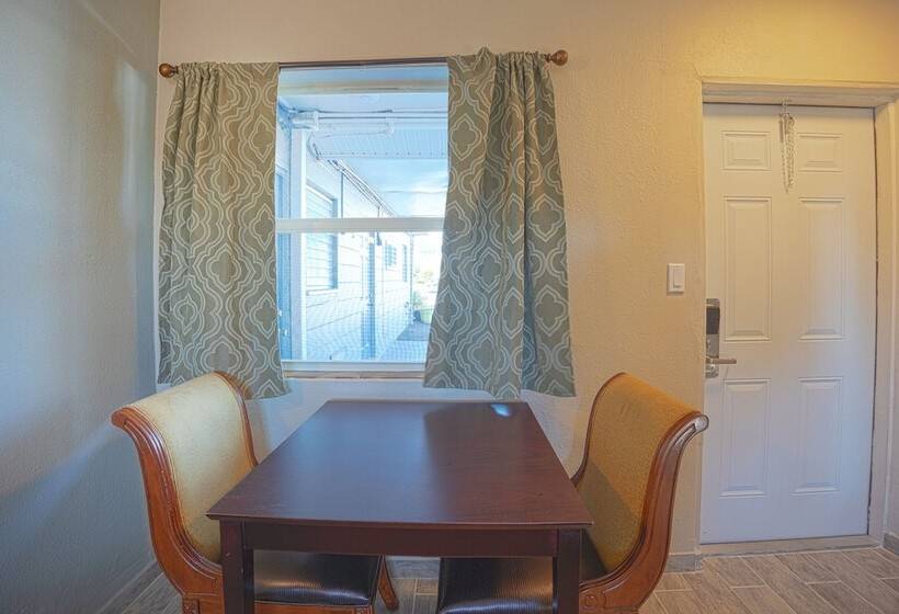 Апартаменты 1 Спальня, Budget Motel  Titusville