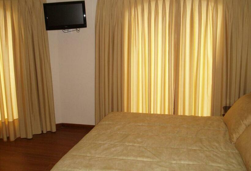 Quarto Quádruplo Deluxe, Maxim