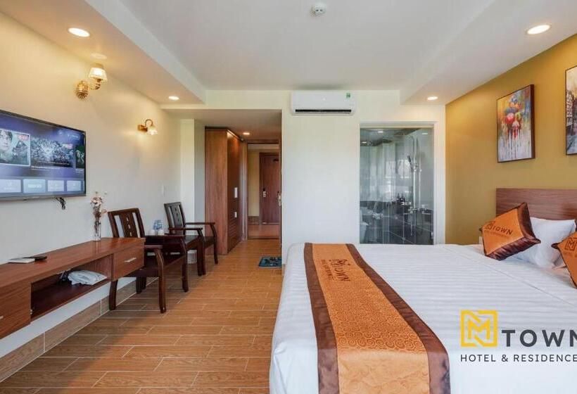 اتاق لوکس با بالکن, Luxy Park Hotel & Apartments   Mtown