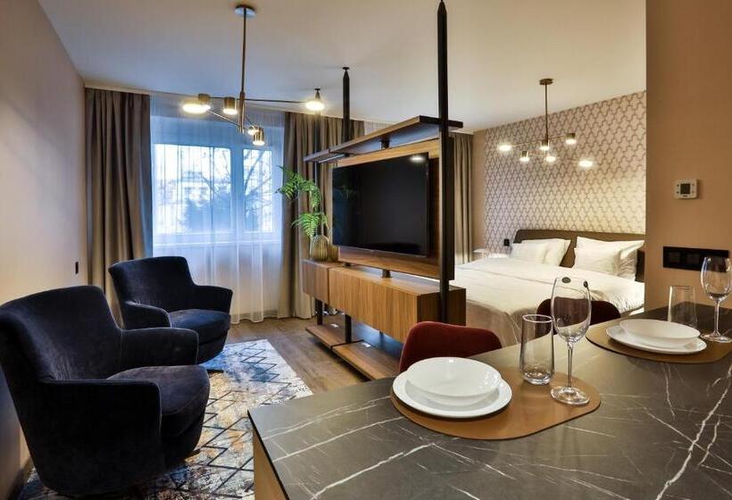 استودیوی استاندارد, Sun Hill Luxury Suites