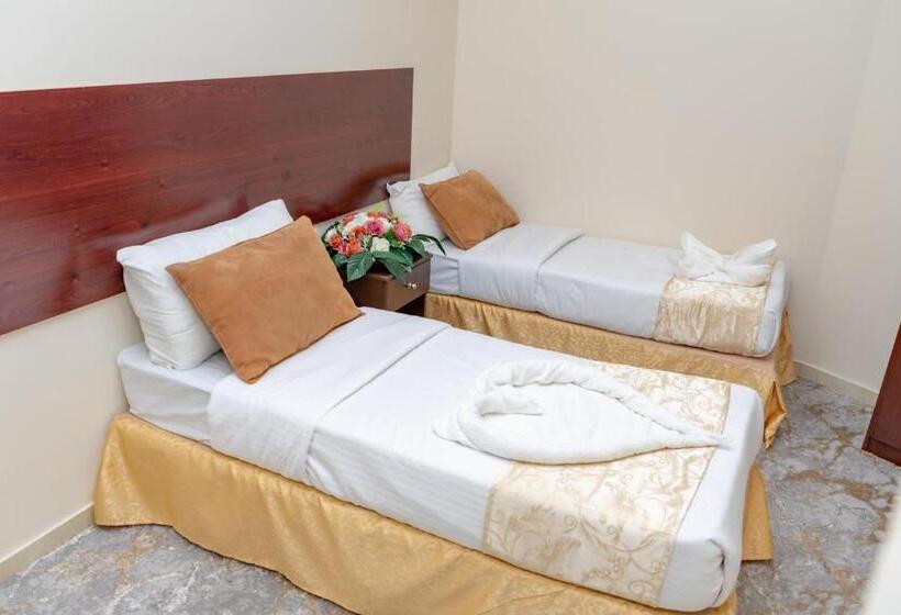 اتاق اکونومی, فندق تاج