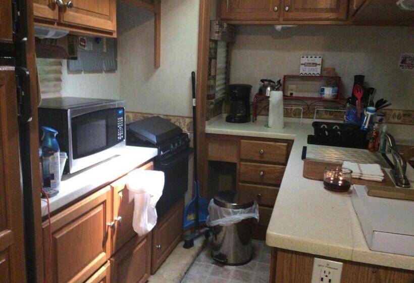 Номер Стандарт Индивидуальный, Happy Glamper Camper Lakeshore Camp Resort
