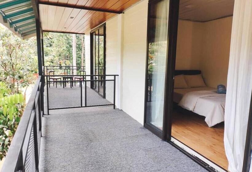 Номер Deluxe с Балконом, Chalet Kampung Yan