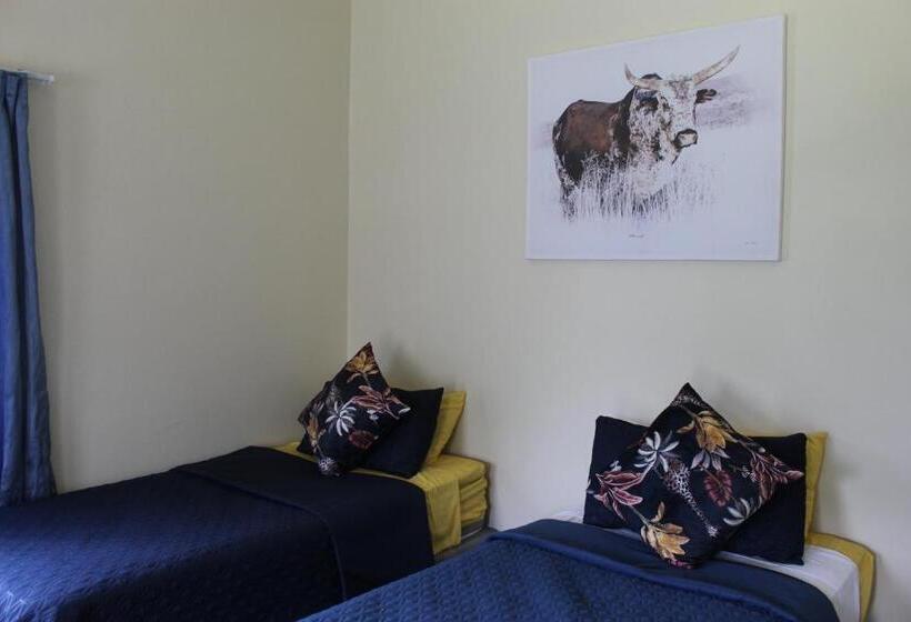 اتاق ساده سه‌ نفره, Nehvey Guesthouse