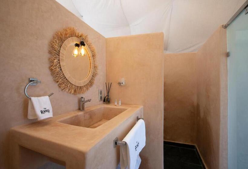 چادر با خدمات رفاهی استاندارد, The Ranch Resort