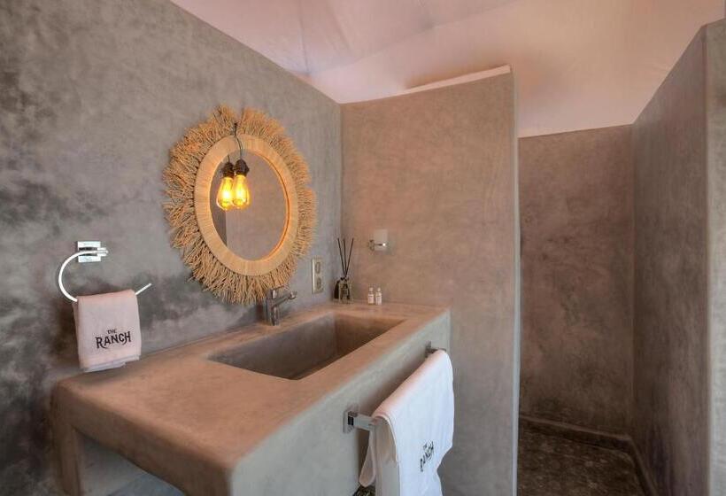 چادر با خدمات رفاهی استاندارد, The Ranch Resort