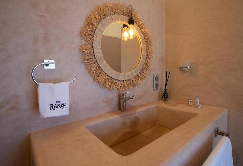 چادر با خدمات رفاهی استاندارد, The Ranch Resort