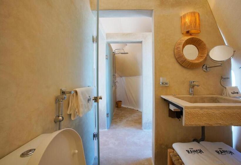 چادر با خدمات رفاهی استاندارد, The Ranch Resort