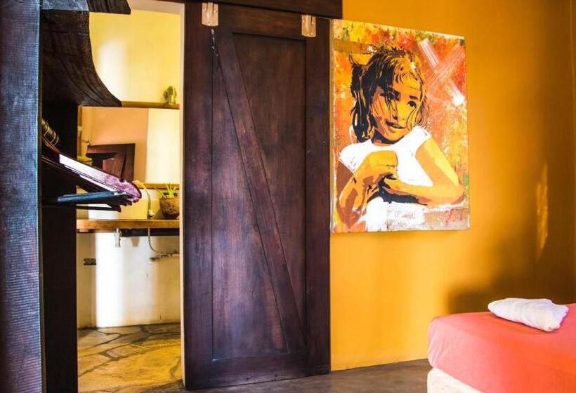 带共用浴室的标准房间, Casa Del Arte   Rooms With Private And Shared Bathrooms