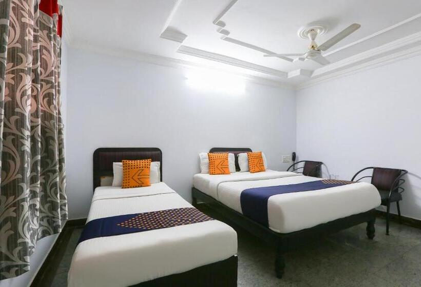اتاق کلاسیک سه تخته, Oyo Hotel Spn