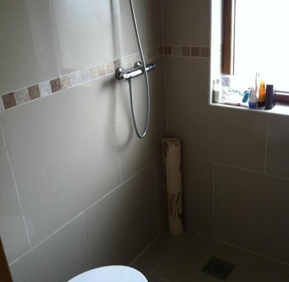 اتاق استاندارد سه نفره, Teach Donncadh B&b