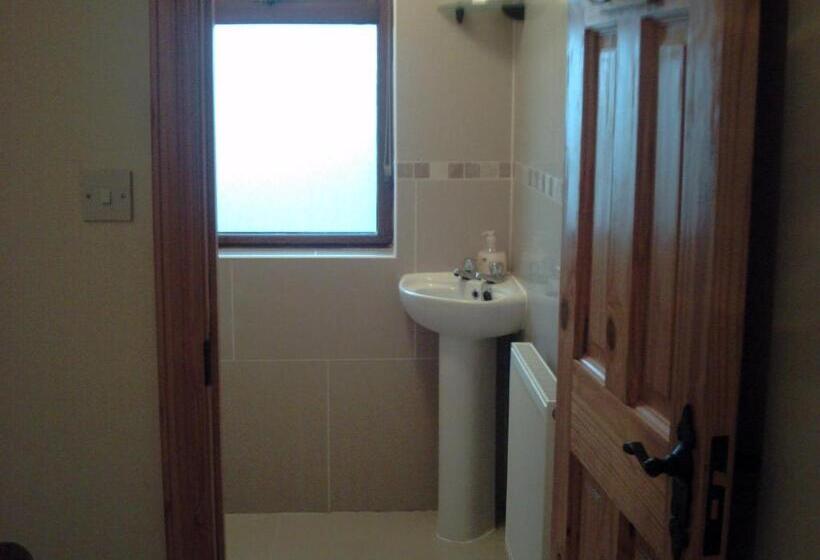 اتاق استاندارد سه نفره, Teach Donncadh B&b