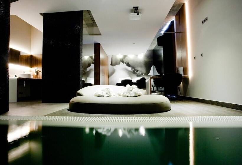 Люкс с Бассейном, Mood   Private Suites