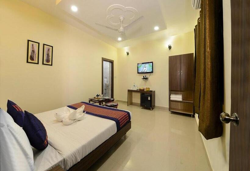 Трехместный Номер Deluxe, Taj Haveli Hotel Agra   Walkable Distance From Taj Mahal