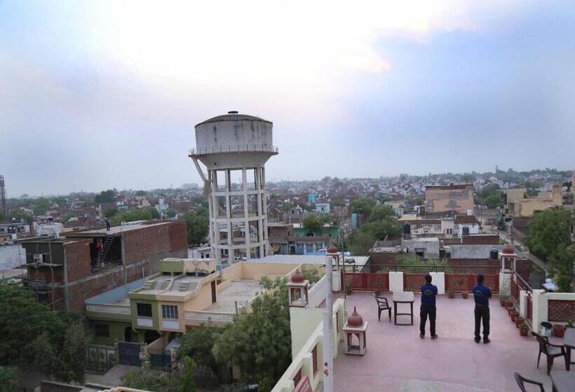 Трехместный Номер Deluxe, Taj Haveli Hotel Agra   Walkable Distance From Taj Mahal