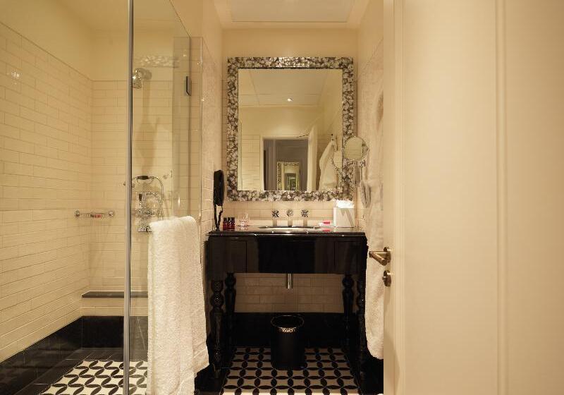 Номер Стандарт, The Lalit London