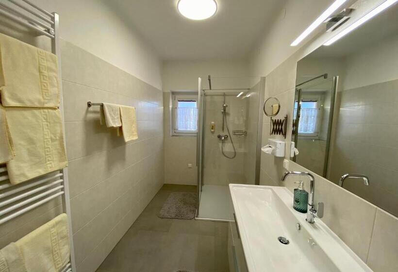 דירת שני חדרים, & Wirtshaus Hödl Kaplan