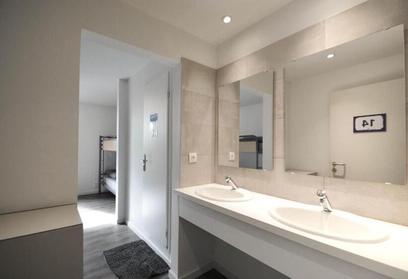 Номер Стандарт Трехместный, Auberge De Jeunesse De La Roche Champlon